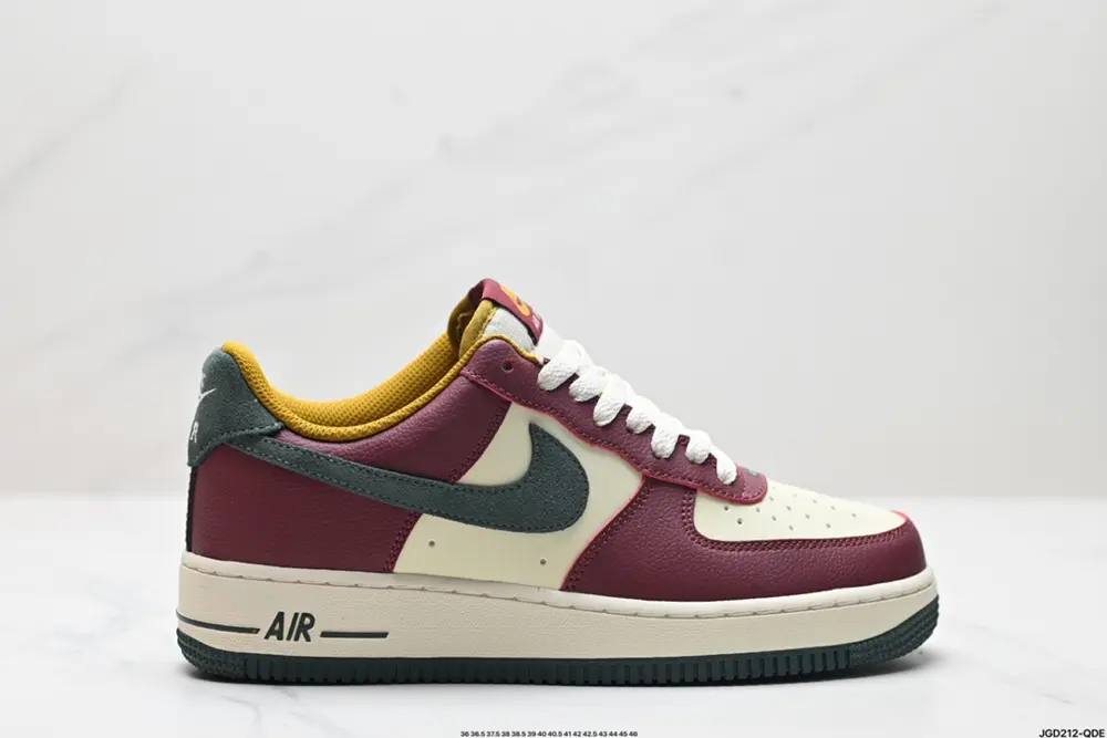 NIKE AIR FORCE 1’07 LV8 Sneakers FQ8713-200