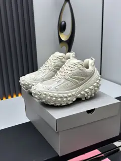 Balenciaga’s latest retro casual sneakers with tire soles The Hacker Project series