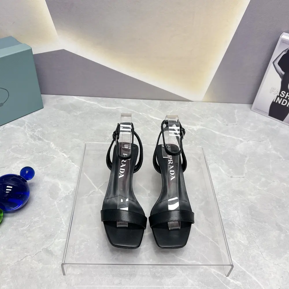 Prada’s latest spring and summer catwalk hot-selling sandal series