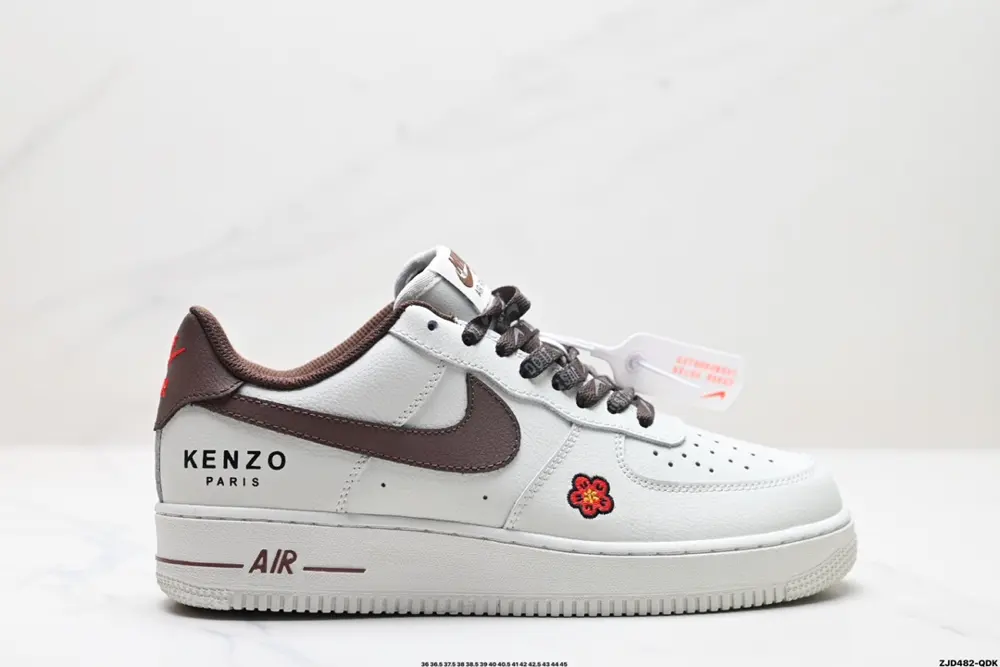 NIKE AIR FORCE 1’07 Sneakers