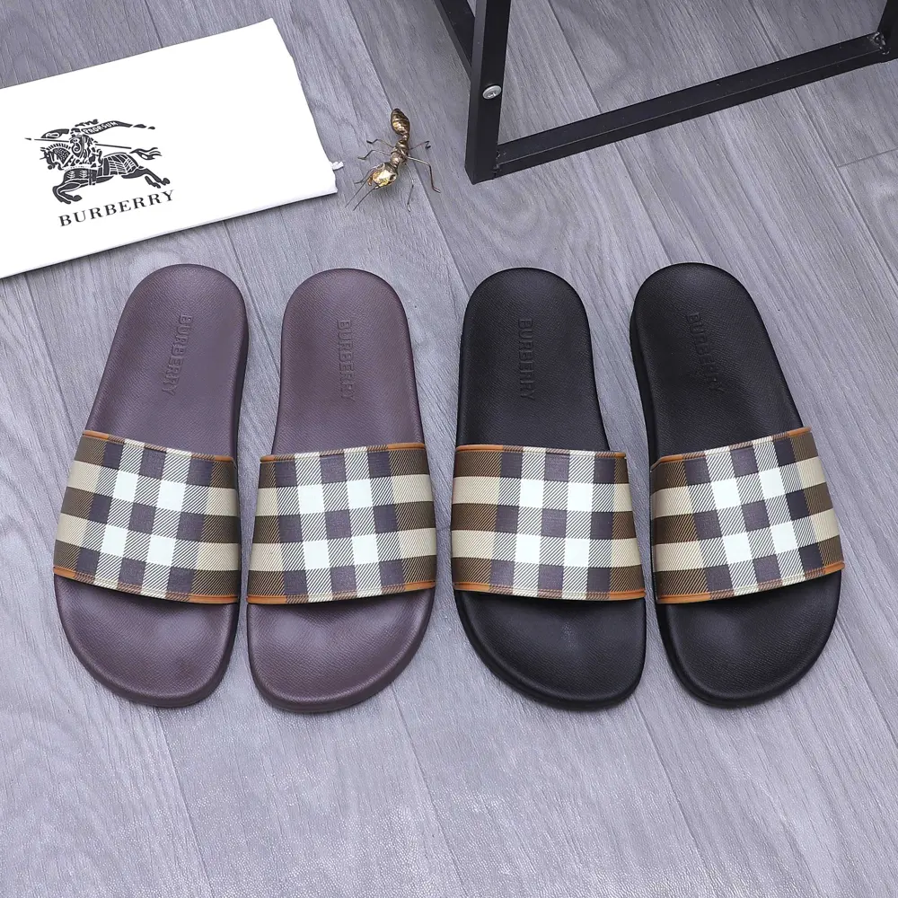 BURBERRY Couple slippers