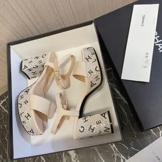 Chanel/Chanel…blingbling rhinestone sandals