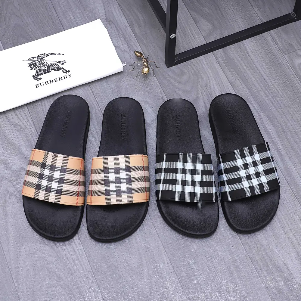 BURBERRY Couple slippers