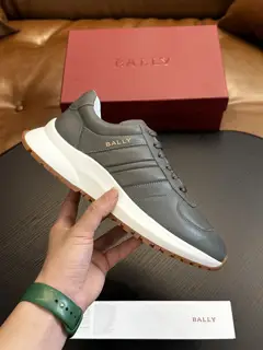 Bally men’s lace-up sneakers Demyl belong to Bally’s new running style series. It is a
