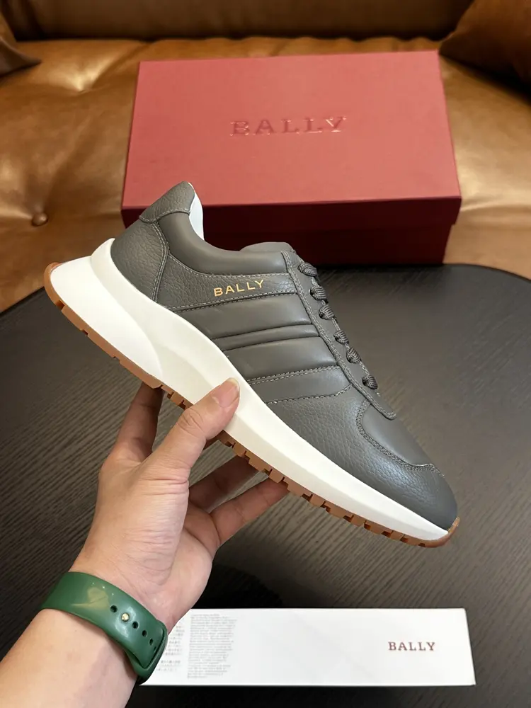 Bally men’s lace-up sneakers Demyl belong to Bally’s new running style series. It is a