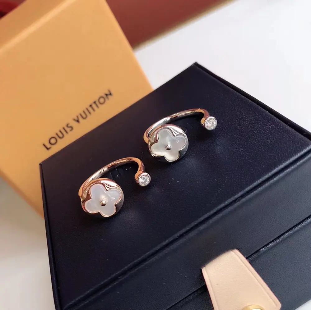 Louis Vuitton White Mother-of-Pearl Clover Open Ring