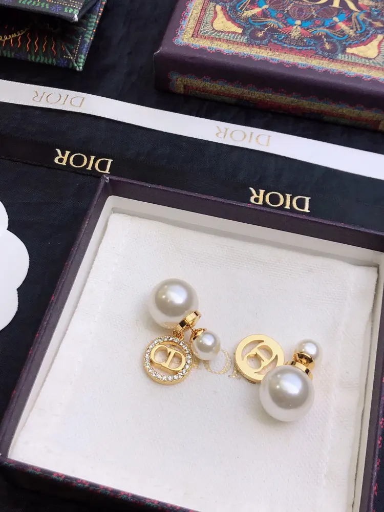 Dior new product CD pearl earrings