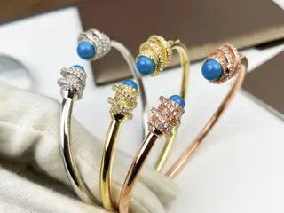 PIAGET’s latest elastic gemstone bracelet