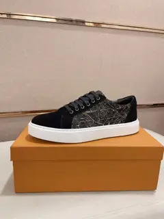 Louis Vuitton trendy men’s shoes