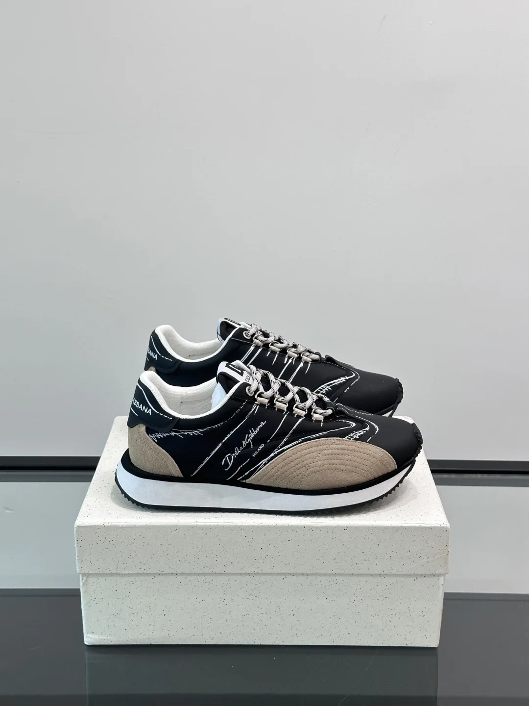 Dolce & Gabbana sneakers define your fashion steps. Boldly using innovative technology