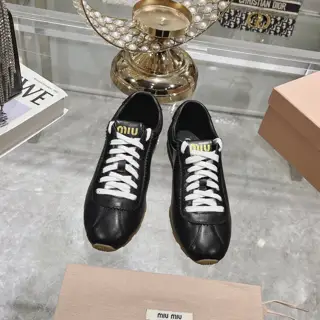 Miu Miu Miu autumn and winter new dirty white shoes are very comfortable and breathable