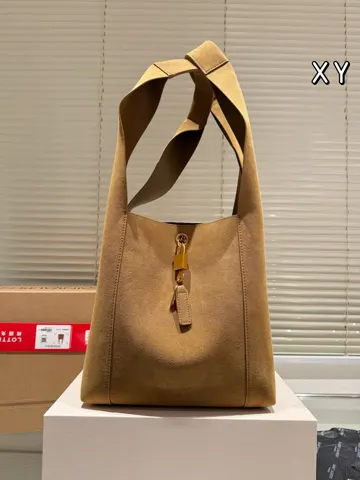 Yves Saint Laurent Shoulder Bag