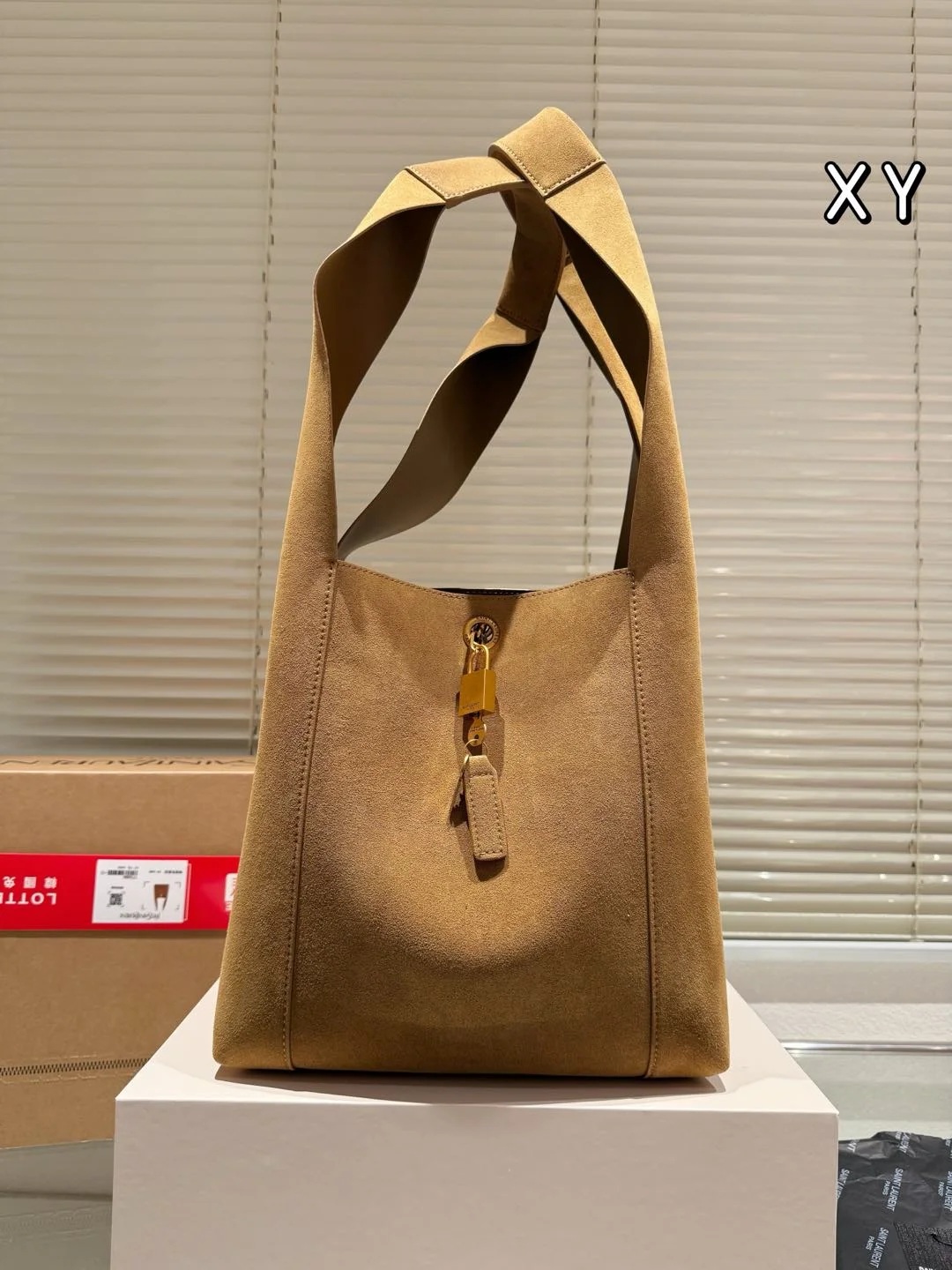 Yves Saint Laurent Shoulder Bag