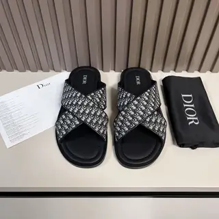 Dior Aqua sandals are elegant yet casual. The cross-strap design is reinterpreted in Dior