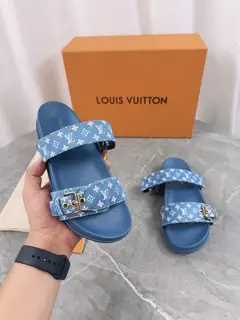 Louis Vuitton slippers Adjustable belt buckle design Full of beach style Original mold LV