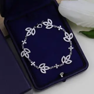 Lily bracelet
