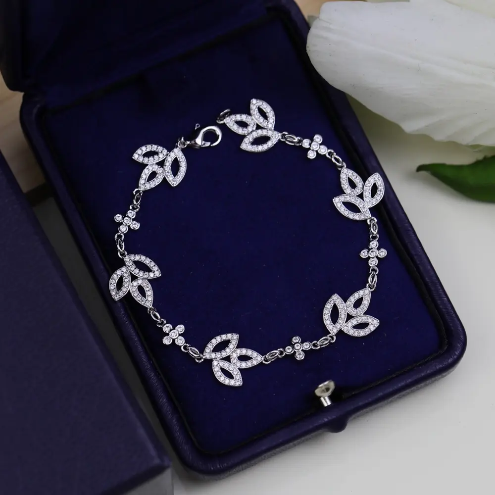 Lily bracelet