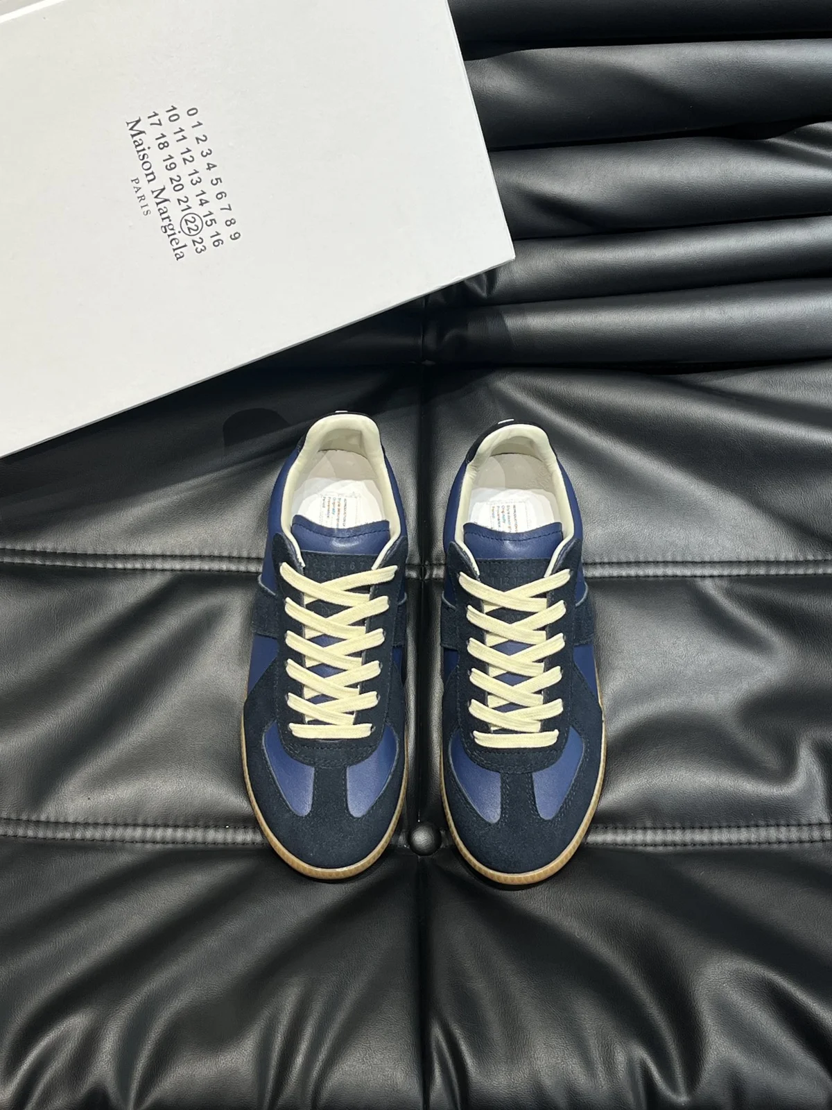 Maison Margiela MM6 Retro Derby Shoes This replica is a leather-stitched Derby shoe. The