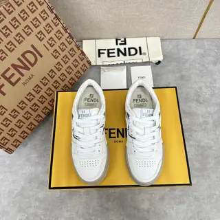 Fendi Retro Contrast Color Sneakers Fend* Match compact design sneakers with retro label on