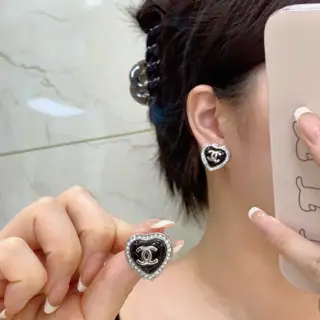 Chanel new black and transparent white diamond stud earrings