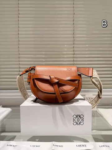 Loewe Saddle