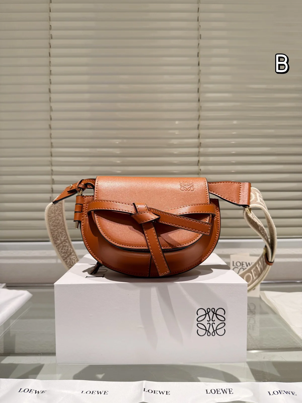 Loewe Saddle