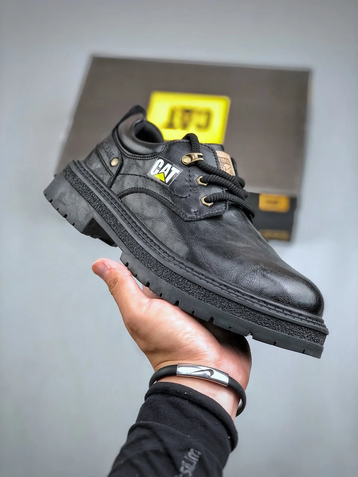 CAT men’s casual leather shoes