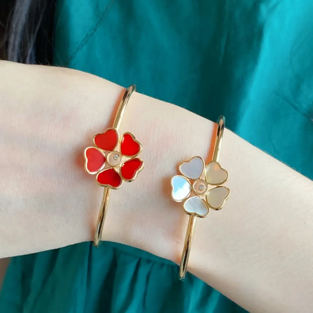 V gold material Chopin five-heart mother-of-pearl bracelet