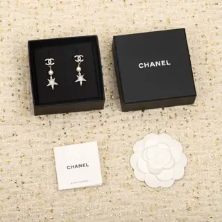 Chanel 23p Five-pointed star double C earrings