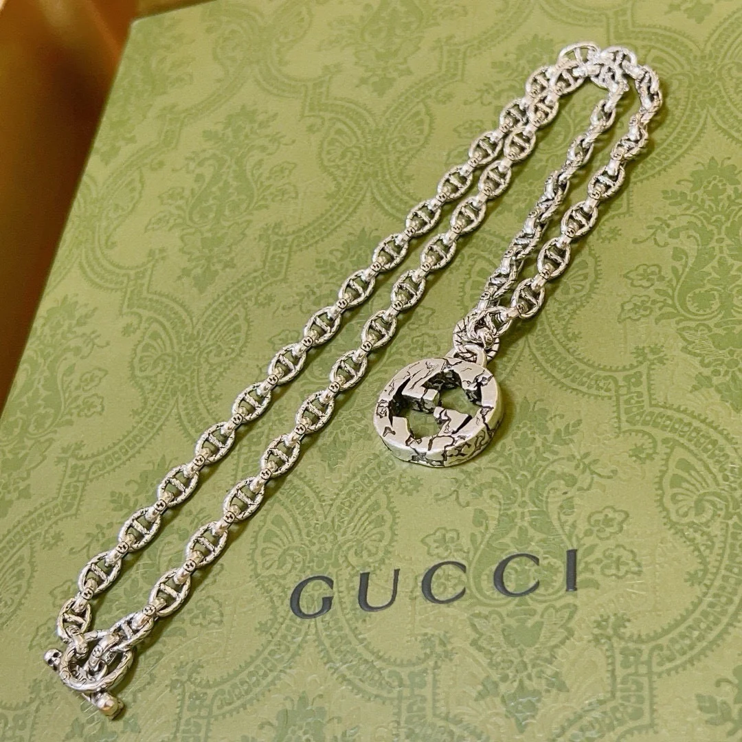Gucci GucciThe latest necklace chain