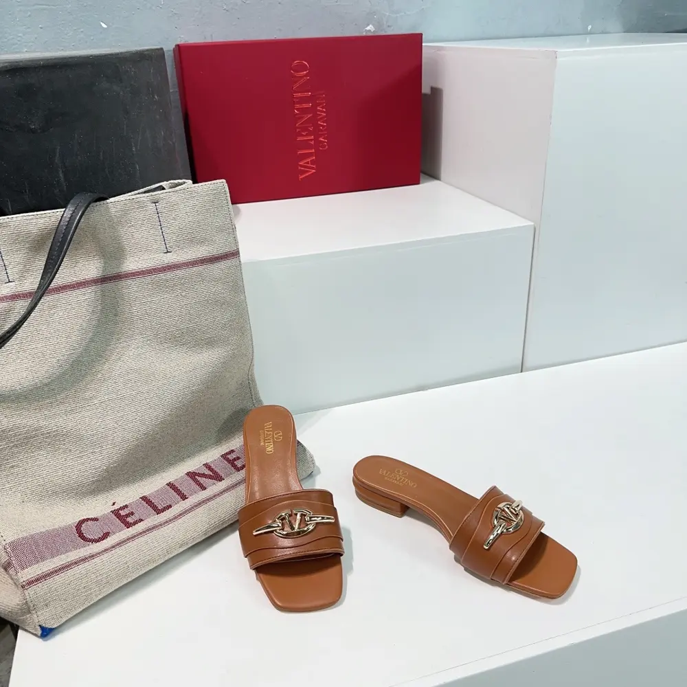 VALENTINO 24 Spring/Summer new V-buckle thick-heeled simple slippers