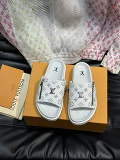 Louis Vuitton high-end men’s summer slippers