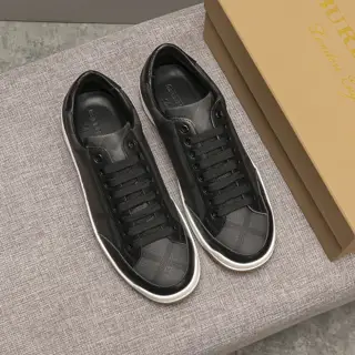 Burberry men’s classic low-top sneakers