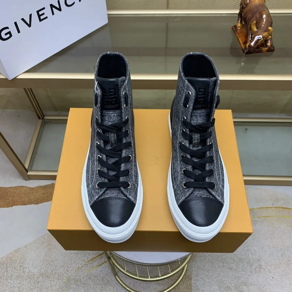Givenchy men’s jogging sneakers