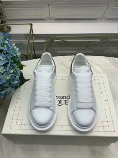 Alexander McQueen classic star hit all-match white shoes