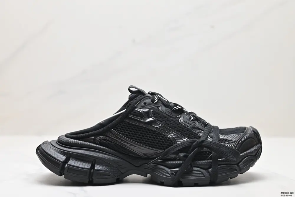 Balenciaga 3XL Mule leather closed-toe slippers 653813