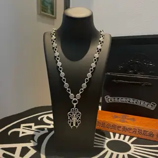 Chrome Hearts Classic Retro Horseshoe Cross Necklace Vine Flower Sword Pendant Popular on