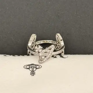 Vivienne Westwood Saturn Ring Elegant and elegant design
