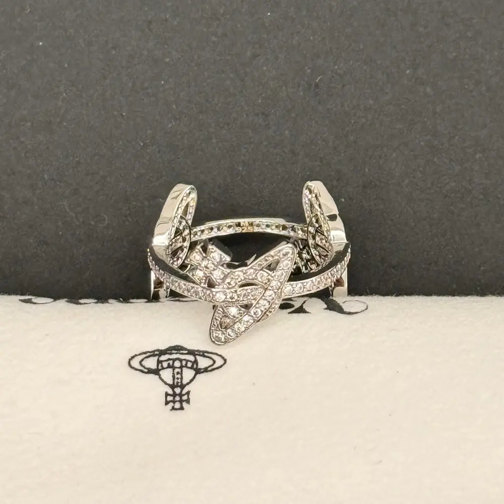 Vivienne Westwood Saturn Ring Elegant and elegant design