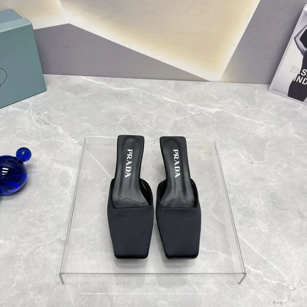 Prada’s latest spring and summer catwalk hot-selling sandal series