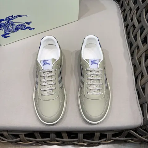 BURBERRY classic low-top sneakers |