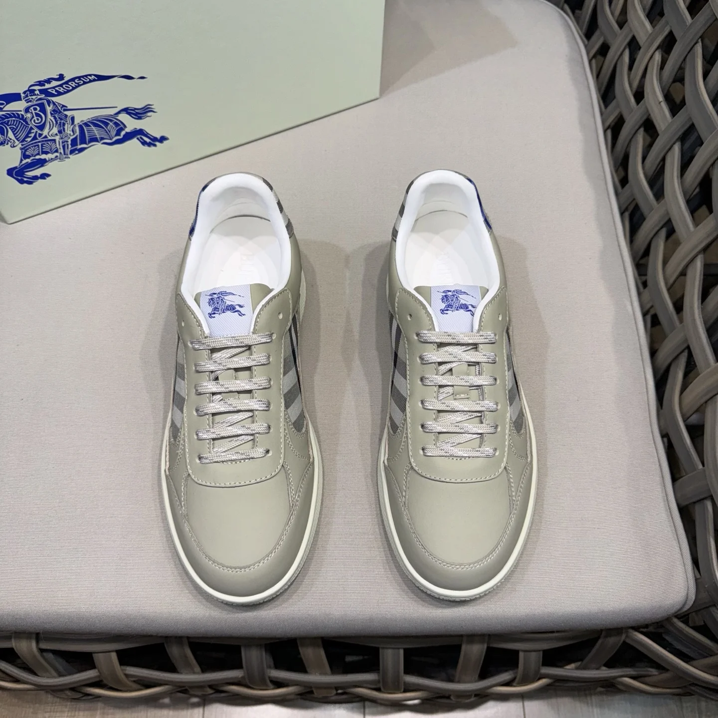 BURBERRY classic low-top sneakers |