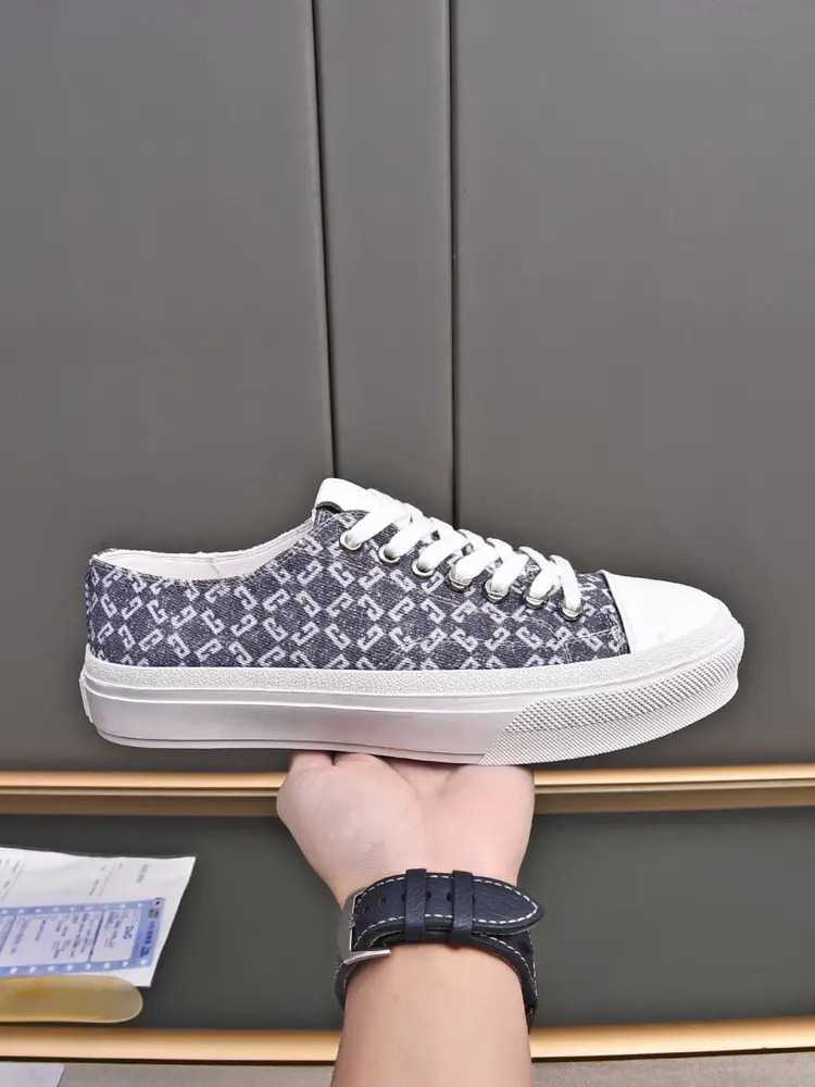 Givenchy low-top sneakers