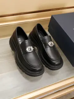Dior classic loafers combine classic shoe style with retro California style. Slip-on design