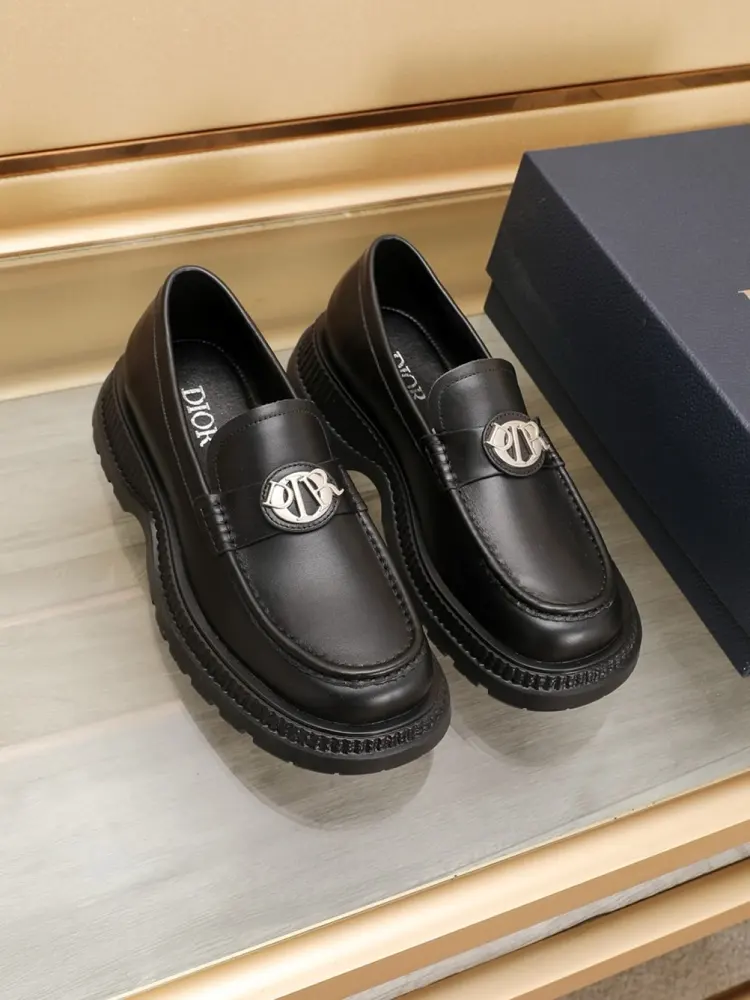 Dior classic loafers combine classic shoe style with retro California style. Slip-on design