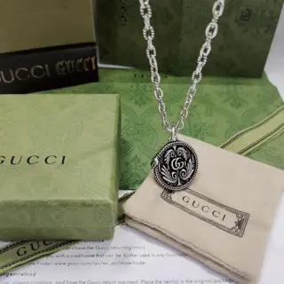 GUCCI snake-edge carved exquisite snake ring-shaped double G wing round pendant necklace