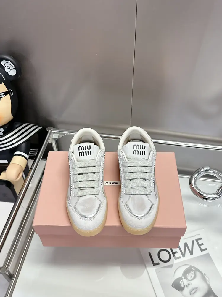 Miu Miu Miu’s new style distressed retro casual shoes