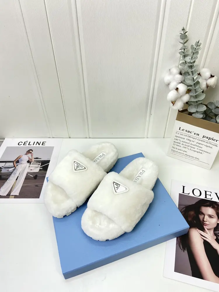 Prada Autumn and Winter Furry Slippers Series
