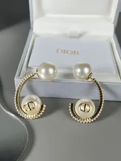 Dior new pearl earrings