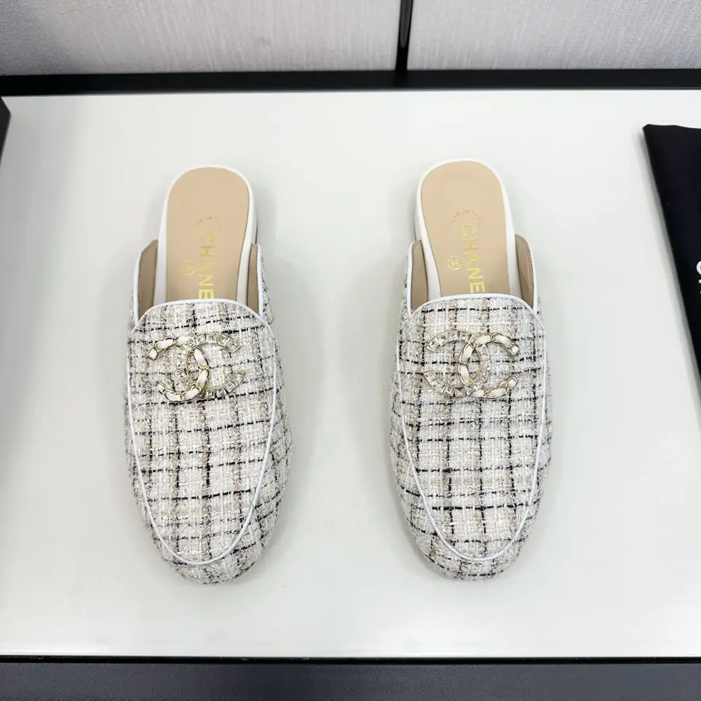 Chanel closed toe slippers original molded hardware buckle Top version made at the